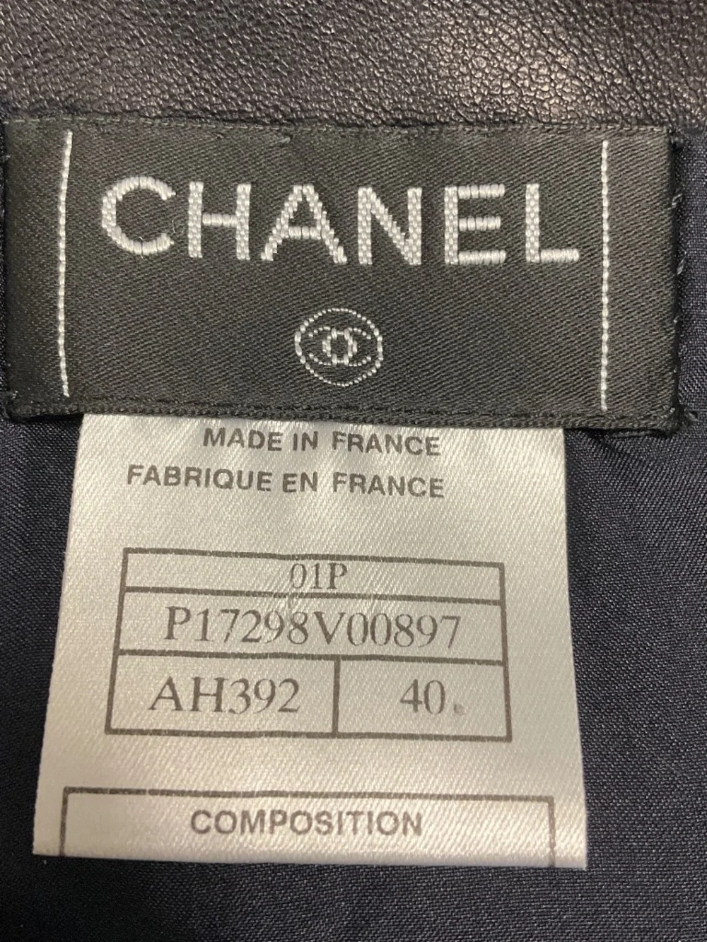 CHANEL VINTAGE 2001 DARK NAVY BLUE SILK LINED LAMBSKIN LEATHER SKIRT WITH LOGO P